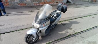 Suzuki Burgman 250 - 2