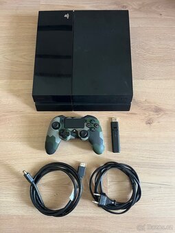 Playstation 4 500Gb, ovládač , kabeláž a hry - 2