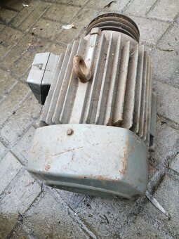 MEZ MOHELNICE 3 FÁZOVÝ MOTOR - 2