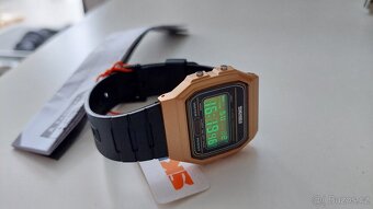 Krásné hodinky digitálky v retro stylu - 2