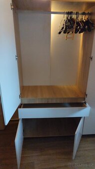 Prodám starší skříň - 2