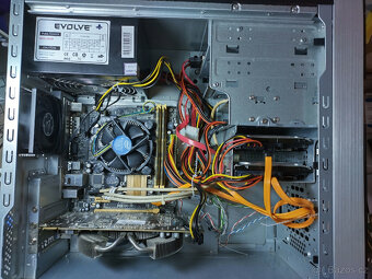 Slušné PC i5 3.2 GHz,8GB RAM,VGA 1GB,120GB SSD Win 10,2x HDD - 2