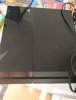 Prodám PlayStation 4 včetně her - 2