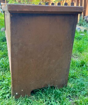 Stará truhla na obilí - 2