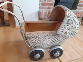 Proutěný kočárek na panenky - 2