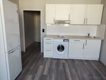 Pronájem Bytu 1+kk Praha Děčínská Střížkov Praha 8 - 2