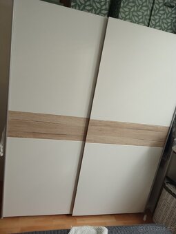 Šatní skříň s posuvnými Dveřmi - 2