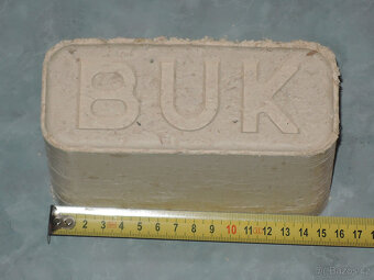 Dřevěné bukové brikety,baleno po 10kg....100kč.. - 2