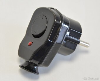 Síťová vidlice s vypínačem a kontrolkou ČERNÁ - 2