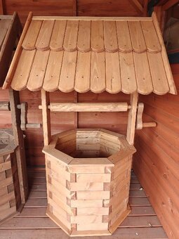 Zahradní dřevěná studna-rumpál - 2