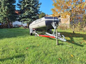 Prodám nafukovací člun rok starý, s motorem - 2