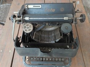 Starý psací stroj - 2
