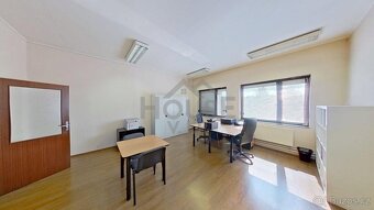 Pronájem kanceláře s vlastním zázemím a parkovištěm m2 - Be - 2