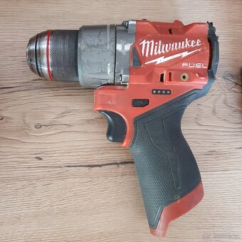 Milwaukee M12 akuvrtacka - 2