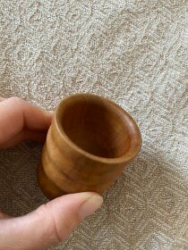 Dřevěná solnička v 5,5 cm, průměr 5 cm - 2