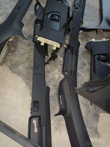 AUDI A4 B6- plasty sloupků - 2