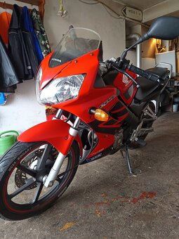 HONDA CBR125r 2004 - 2