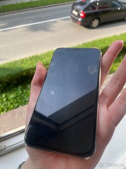 Apple IPhone 11 pro bílý silver - 2