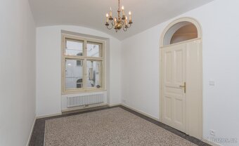 PRONAJMU NEBYTOVY PROSTOR (MISTNOST) NA PRAHE 1 - 2