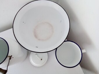 Staré, bílé, smaltované nádobí - 2