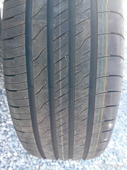 Prodám Sadu pneu/Nova 215/55/18 Goodyear 7mm Letni - 2