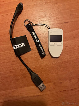 Trezor One hardwarová peněženka - 2