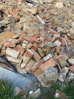 zdarma kvalitní materiál z demolice 100 leté chalupy - 2