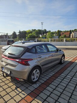 Hyundai i20 1,2i 62kw 28300km comfort club 1majitel serviska - 2