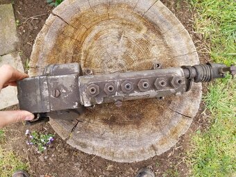 Vstřikovací palivové čerpadlo praga v3s - 2