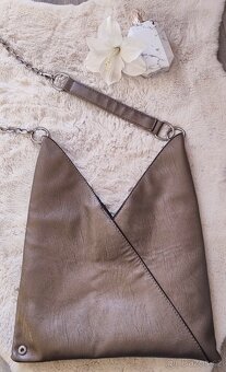 Hnědo šedá kabelka s metalízou - 2