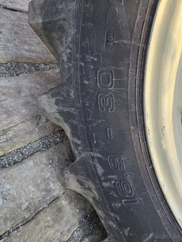 Kola Zetor 16,9 -30 Komplet - 2