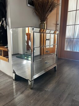 Zrcadlova komoda - 2