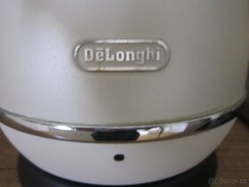 Rychlovarná konvice DeLonghi - 2