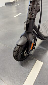 Elektrokoloběžka Segway Ninebot F2 E, jak nová, 32km/h - 2