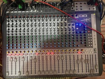 Soundracft signature 22 Mtk + Case - 2