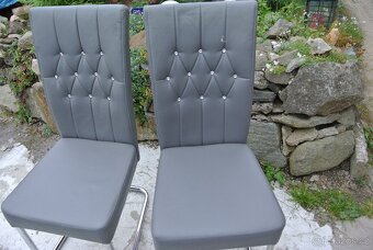 Prodám za 500,kč koženkové židle , pohodlné - 2