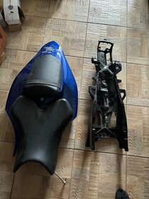 Podsedadlovka Yamaha R1 04-06 - 2