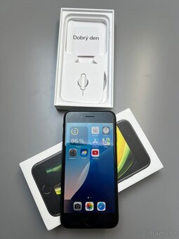 iPhone SE 2020, 64 GB, černý – pěkný stav - 2