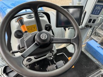 New holland T8 - 2