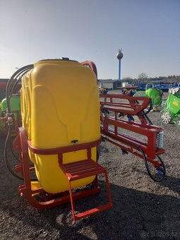 postřikovač 1000L - 2