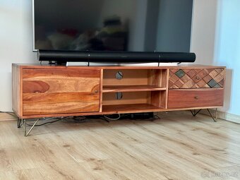 Nízká komoda XXXLutz z řady Ambia Home Akácie (160/45/35 cm) - 2
