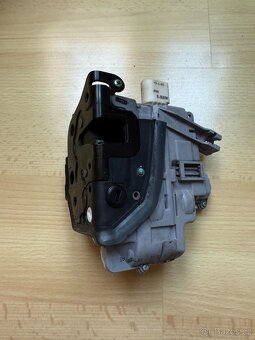 Zámek dveří zadní pravý VW, ŠKODA - 2