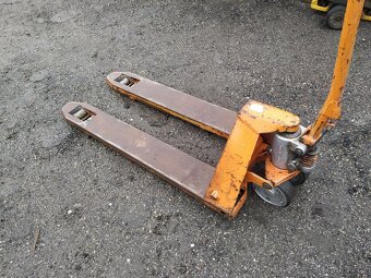 Ruční paletový vozík Kovo Cheb, v provozu, bez gumy - 2