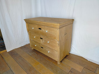Starožitná šuplíková komoda - 2