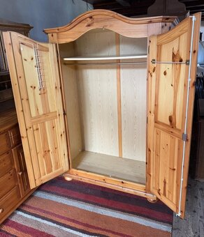 Šatní skříň z masivní borovice, 4868 - 2