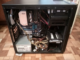 Stolní počítačová sestava - 2