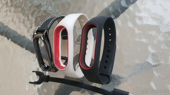 Mi Band 2 + náramky + nabíječka - 2