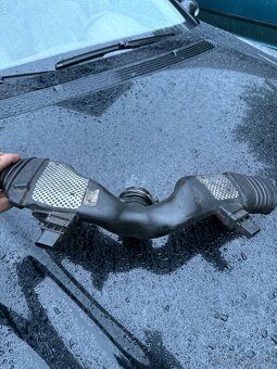 Prodám sací potrubí, váha vzduchu,sani, na Mercedes,OM642. - 2