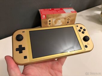 Nintendo Switch Lite Hyrule Edition v záruce - 2