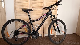 Dívčí kolo Kellys Vanity 20 26+ helma - 2